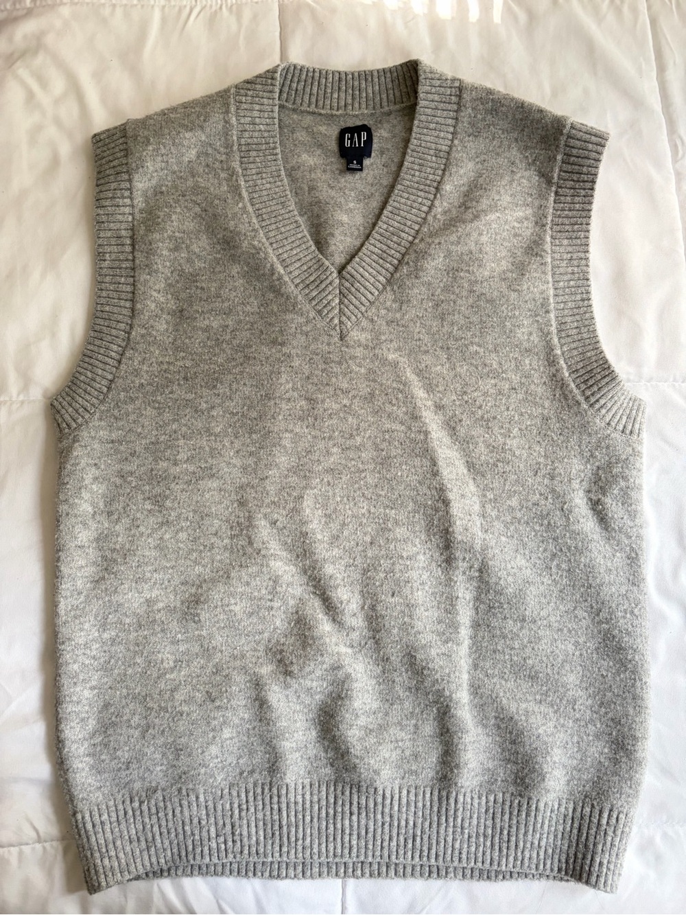 GAP Light Gray V-Neck Knit Sweater Vest